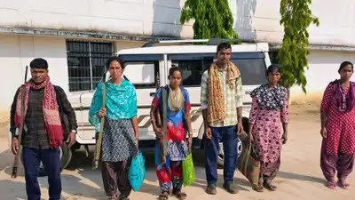 कांकेर में 6 माओवादियों ने किया आत्मसमर्पण, हथियार छोड़ मुख्यधारा में लौटे