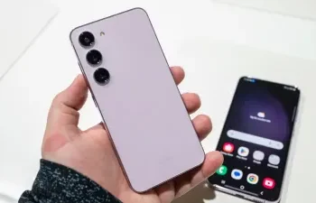 Samsung Galaxy स्मार्टफोन्स में जल्द मिलेगा नया फीचर, बिना इंटरनेट भी चलेंगे WhatsApp और X