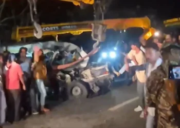 दर्दनाक सड़क हादसा: एंबुलेंस-ट्रक की टक्कर में 7 लोगों की मौत