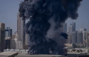 ईरान ने UAE पर दागीं 16 मिसाइल और 117 ड्रोन, एक मिसाइल समुद्र में गिरी