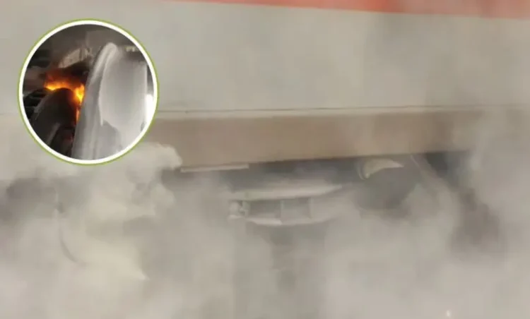 एक्सप्रेस ट्रेन में लगी भीषण आग! B1 और B4 कोच के अंदर धुआं भरने से यात्रियों में मची अफरा-तफरी