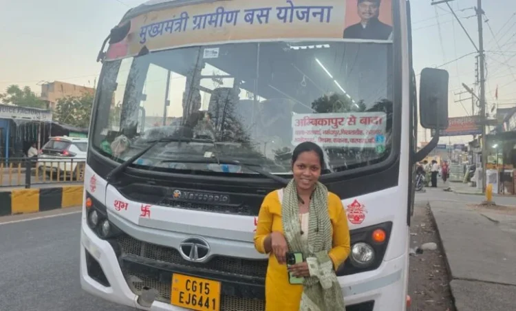 मुख्यमंत्री ग्रामीण बस योजना से कुमिता के सपनों को मिले ’समय’ के पंख