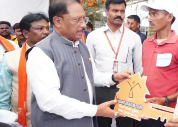 सिलगेर के माड़वी कोसा ने अपने हाथों से बनाया अपना घर, मुख्यमंत्री ने सौंपी खुशियों की चाबी