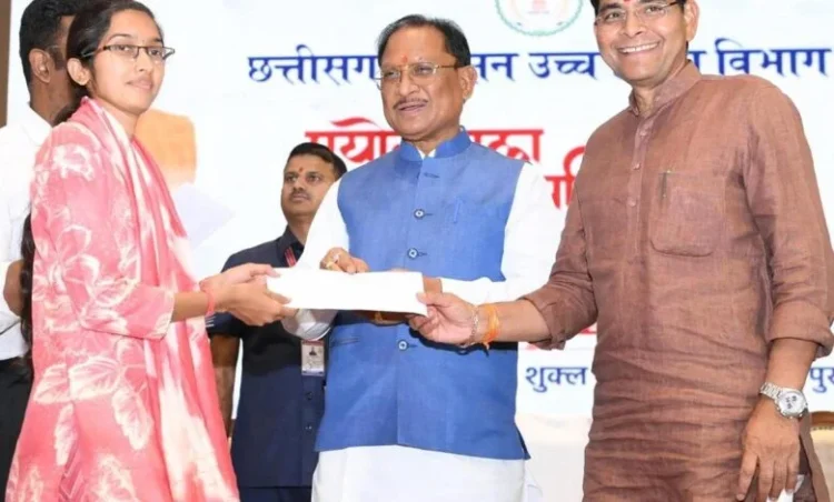 युवाओं के उज्ज्वल भविष्य के लिए सरकार पूर्णतः प्रतिबद्ध : मुख्यमंत्री विष्णु देव साय