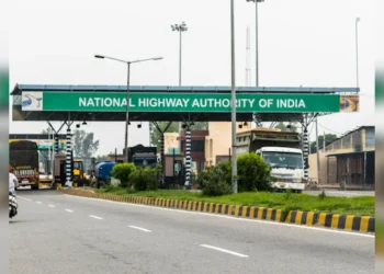 टोल प्लाजा पर बंद हुआ कैश ट्रांजैक्शन, FASTag न होने पर देना होगा जुर्माना