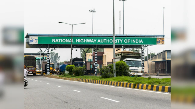 टोल प्लाजा पर बंद हुआ कैश ट्रांजैक्शन, FASTag न होने पर देना होगा जुर्माना