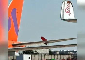 बड़ा हादसा टला, आपस में टकराए अकासा एयर और स्पाइसजेट के विमान, यात्रियों मची भारी अफरा-तफरी