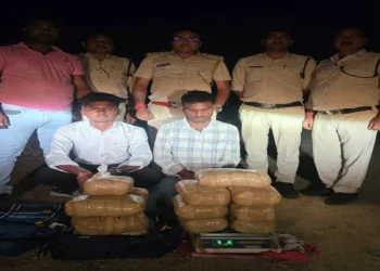 14 किलो गांजा के साथ 2 तस्कर गिरफ्तार, 3 फरार
