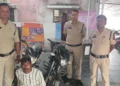 चोरी की दो मोटरसाइकिल के साथ आरोपी गिरफ्तार — जूटमिल पुलिस की कार्रवाई