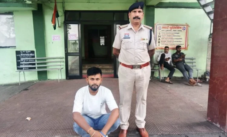 ऑपरेशन “तलाश” में रायगढ़ पुलिस को मिली बड़ी सफलता—दो साल से फरार ट्रक मालिक अम्बिकापुर से गिरफ्तार