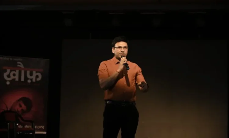 रायगढ़ पुलिस की अनूठी पहल SSP शशि मोहन सिंह की फिल्म ‘खौफ द डिजिटल वार’ ने दिखाई डिजिटल ठगी की सच्चाई, दर्शकों ने सराहा जागरूकता संदेश