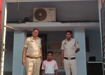 केबल तार व लोहे का एंगल चोरी का आरोपी गिरफ्तार, चौकी खरसिया पुलिस की कार्रवाई