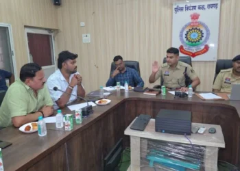 रायगढ़ पुलिस की पहल—सड़क दुर्घटनाओं पर अंकुश के लिए ट्रांसपोर्टरों के साथ अहम बैठक, सख्त दिशा-निर्देश जारी