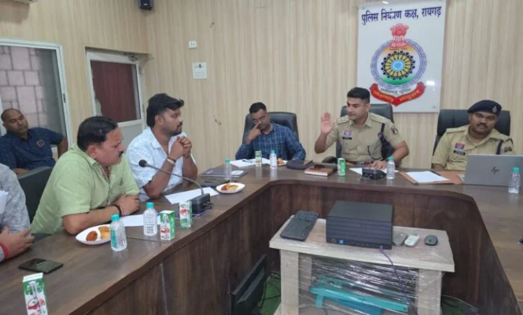 रायगढ़ पुलिस की पहल—सड़क दुर्घटनाओं पर अंकुश के लिए ट्रांसपोर्टरों के साथ अहम बैठक, सख्त दिशा-निर्देश जारी