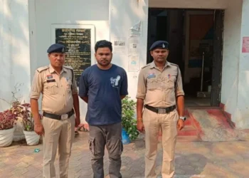 जमीन विवाद बदमाश को दखल पड़ा भारी—कोतवाली पुलिस की सख्ती, गुंडा बदमाश दुर्गेश महंत पर प्रतिबंधात्मक कार्रवाई कर भेजा जेल