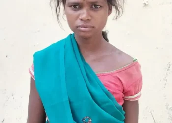 “निर्दयी मां का खौफनाक चेहरा बेनकाब”— ढाई साल के मासूम की पत्थर से हत्या, रायगढ़ पुलिस ने सुलझाई दिल दहला देने वाली गुत्थी