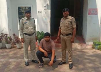 ऑपरेशन अंकुश” का असर— एक और बड़े सट्टा खाईवाल एजाज खान ने कोतवाली पुलिस के सामने किया सरेंडर