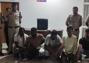 ट्रांसपोर्ट नगर बस स्टैंड में मारपीट, लूटपाट और तोड़फोड़ मामले में जूटमिल पुलिस ने की सख्त कार्रवाई, डकैती की धाराओं के तहत पांच आरोपी गिरफ्तार