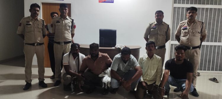 ट्रांसपोर्ट नगर बस स्टैंड में मारपीट, लूटपाट और तोड़फोड़ मामले में जूटमिल पुलिस ने की सख्त कार्रवाई, डकैती की धाराओं के तहत पांच आरोपी गिरफ्तार