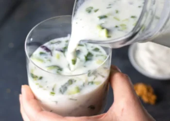 गर्मियों में छाछ पीना हर किसी के लिए नहीं सही! फायदे के साथ जानें किन्हें करना चाहिए परहेज और क्या हैं साइड इफेक्ट्स