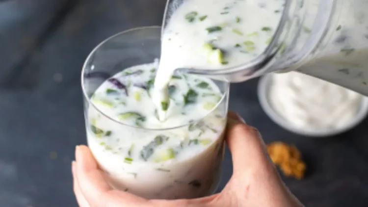 गर्मियों में छाछ पीना हर किसी के लिए नहीं सही! फायदे के साथ जानें किन्हें करना चाहिए परहेज और क्या हैं साइड इफेक्ट्स