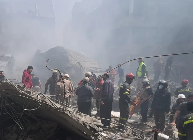 ईरान पर अमेरिका-इजरायल के हमले तेज, तेहरान में रिहायशी इमारत पर एयरस्ट्राइक, 13 लोगों की मौत