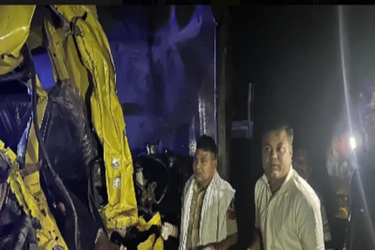बजरंगपुर हाईवे पर मौत का मंजर, ट्क-हाइवा भिड़ंत में 3 की मौत, सुरक्षा व्यवस्था पर उठे सवाल
