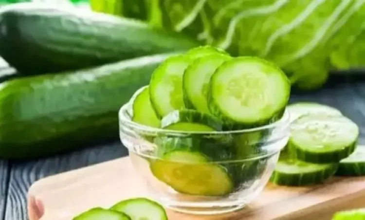 गर्मी और डिहाइड्रेशन से बचने के लिए रोज़ खाली पेट खाएं पानी से भरपूर यह एक चीज़, कभी नहीं लगेगी लू