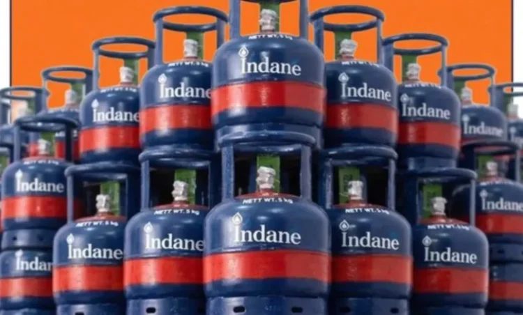 LPG संकट के बीच केंद्र का बड़ा फैसला; 5Kg सिलेंडर को लेकर राज्य सरकारों को लिखा पत्र, कहा- वितरण को प्राथमिकता दें