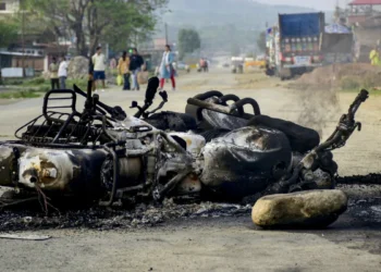 उखरुल में गोलीबारी से 3 की मौत, 5 घायल, कई घरों में आग