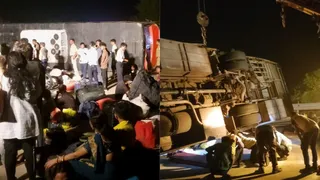 मथुरा में भीषण हादसा: बिहार जा रही स्लीपर बस यमुना एक्सप्रेस-वे पर बेकाबू होकर पलटी, 40 यात्री घायल