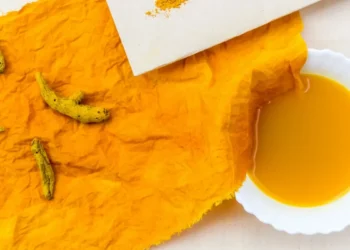 एक गिलास हल्दी पानी से सेहत में आ सकता है बड़ा बदलाव, जानिए कब और कैसे पिएं ताकि मिले दोगुना फायदा