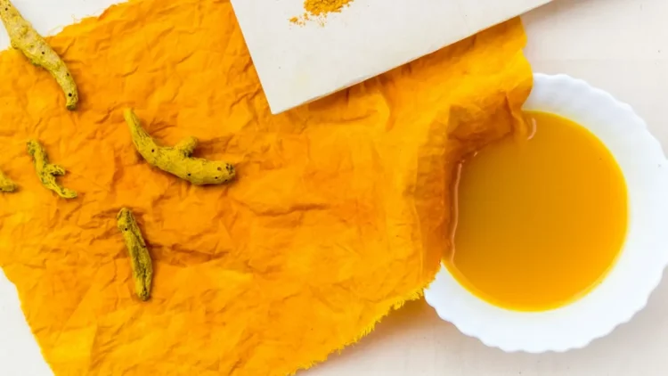 एक गिलास हल्दी पानी से सेहत में आ सकता है बड़ा बदलाव, जानिए कब और कैसे पिएं ताकि मिले दोगुना फायदा