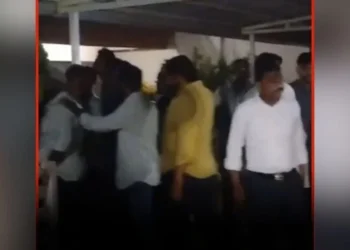 कांग्रेस नेता घर में घुसकर अज्ञात लोगों ने उतारा मौत के घाट, पूरे इलाके में दहशत का माहौल