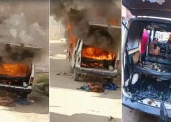 चलती स्कूल वैन में लगी भीषण आग, पांच बच्चे और चालक झुलसे