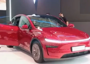 Tesla की नई Tesla Model Y L भारत में लॉन्च, 681Km रेंज के साथ प्रीमियम EV सेगमेंट में एंट्री
