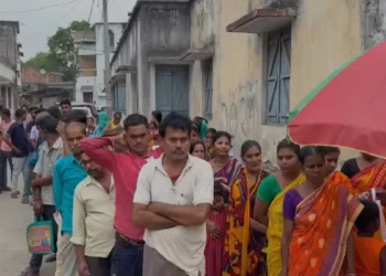 पश्चिम बंगाल और तमिलनाडु में मतदान जारी, पहले चरण में 152 और 234 सीटों पर वोटिंग, चुनाव आयोग ने दिए सख्त निर्देश