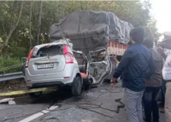 भीषण सड़क हादसा; कार की लॉरी से जोरदार टक्कर से एक ही परिवार के 6 लोगों की मौत