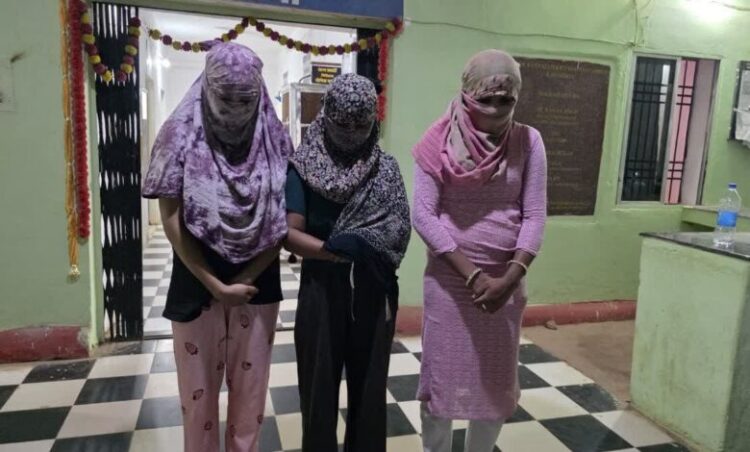छत्तीसगढ़ में सेक्स रैकेट का खुलासा, 1 युवक के साथ 3 युवतियों को पुलिस ने दर दबोचा