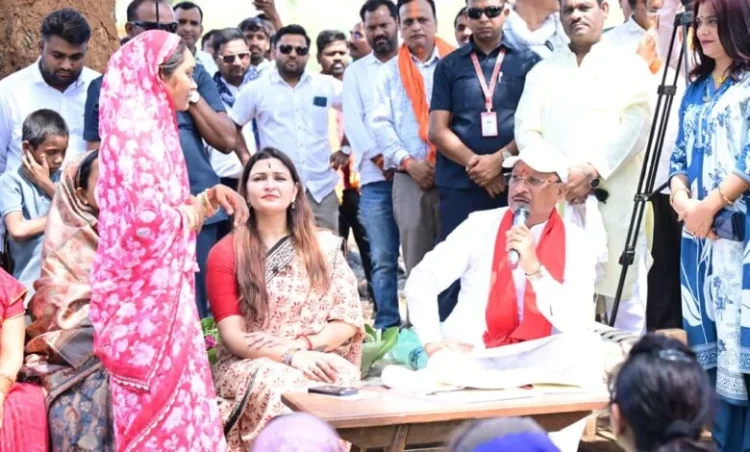 संवाद से समाधान : कमराखोल में मुख्यमंत्री ने दूर की बिजली बिल की चिंता