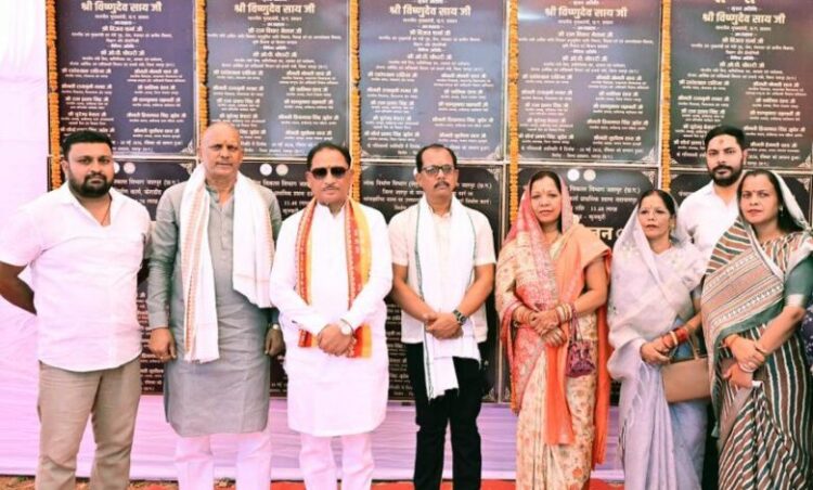 मुख्यमंत्री विष्णुदेव साय ने कुनकुरी क्षेत्र को दी विकास कार्यों की बड़ी सौगात: 16 करोड़ रुपए से अधिक के 12 विकास कार्यों का भूमिपूजन एवं लोकार्पण