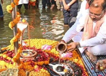 जलेश्वर महादेव धाम में मुख्यमंत्री विष्णुदेव साय ने किया जलाभिषेक: प्रदेश की सुख-समृद्धि की कामना की