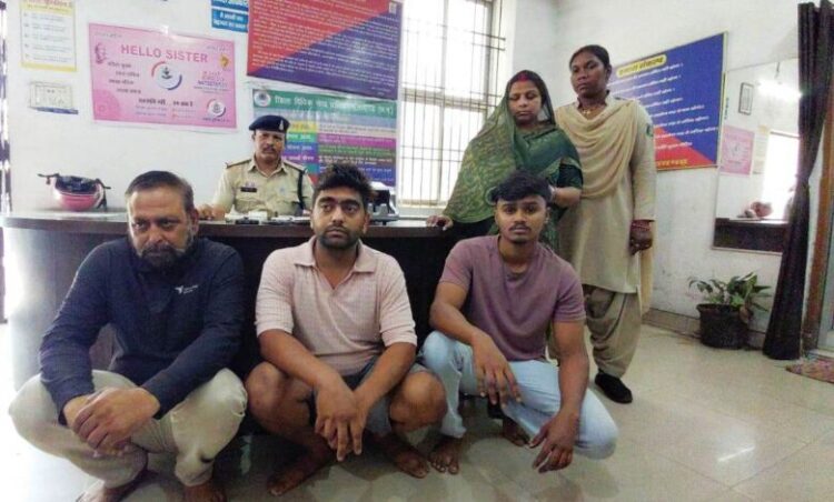 “ऑपरेशन अंकुश” में ऑनलाइन क्रिकेट सट्टे के तीन अलग-अलग ठिकानों पर रायगढ़ पुलिस की ताबड़तोड़ रेड, 5 सट्टा खाईवाल गिरफ्तार