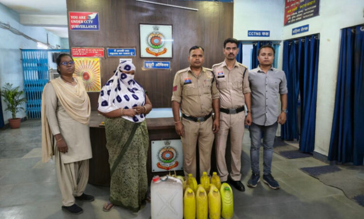 “ऑपरेशन आघात” के तहत अलग-अलग थाना क्षेत्रों में लगातार रेड, एक दिन में 100 लीटर से अधिक अवैध शराब जप्त
