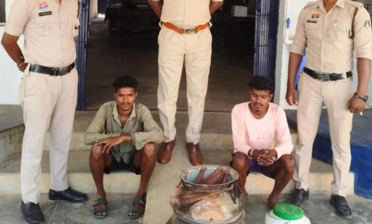 “ऑपरेशन_आघात” के तहत रायगढ़ पुलिस की ताबड़तोड़ कार्रवाई— अलग-अलग थाना क्षेत्रों से अवैध शराब जब्त
