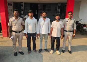 अपहरण के सनसनीखेज मामले में रायगढ़ पुलिस की बड़ी सफलता—24 घंटे के भीतर युवक सकुशल बरामद, झारखंड से 3 आरोपी गिरफ्तार