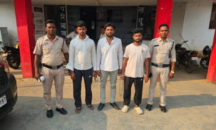 अपहरण के सनसनीखेज मामले में रायगढ़ पुलिस की बड़ी सफलता—24 घंटे के भीतर युवक सकुशल बरामद, झारखंड से 3 आरोपी गिरफ्तार