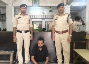 रायगढ़ पुलिस की लगातार सख्त कार्रवाई से बढ़ा खौफ, फरार ऑनलाइन सट्टा का मुख्य आरोपी पिंटू हलवाई ने किया सरेंडर