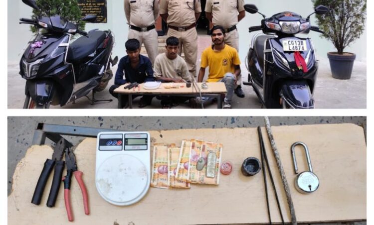 सूने मकान में लाखों के सोने-चांदी के जेवरात चोरी करने वाले गिरोह का खुलासा, चक्रधरनगर पुलिस ने तीन आरोपियों को किया गिरफ्तार