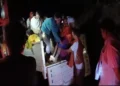 30 बारातियों से भरी पिकअप पलटी, महिला समेत 2 की मौत, दर्जनभर घायलों में 4 की हालत गंभीर